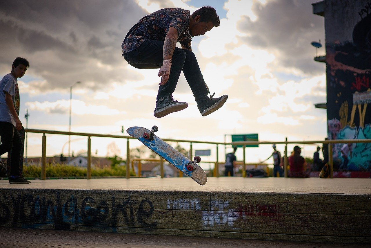 Teen reflecting on personal strengths as part of successful goal-setting strategies for teens.
